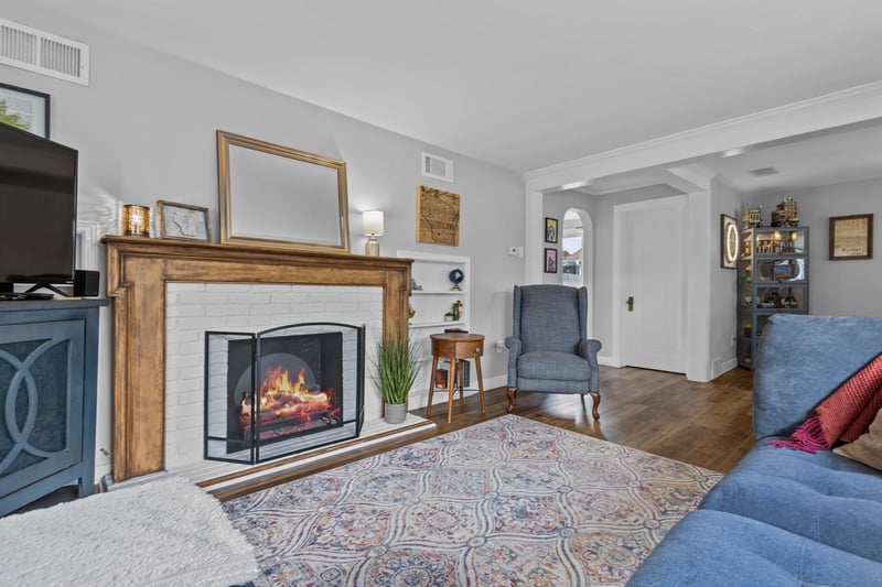 427 Lark St, Oshkosh, WI 54902