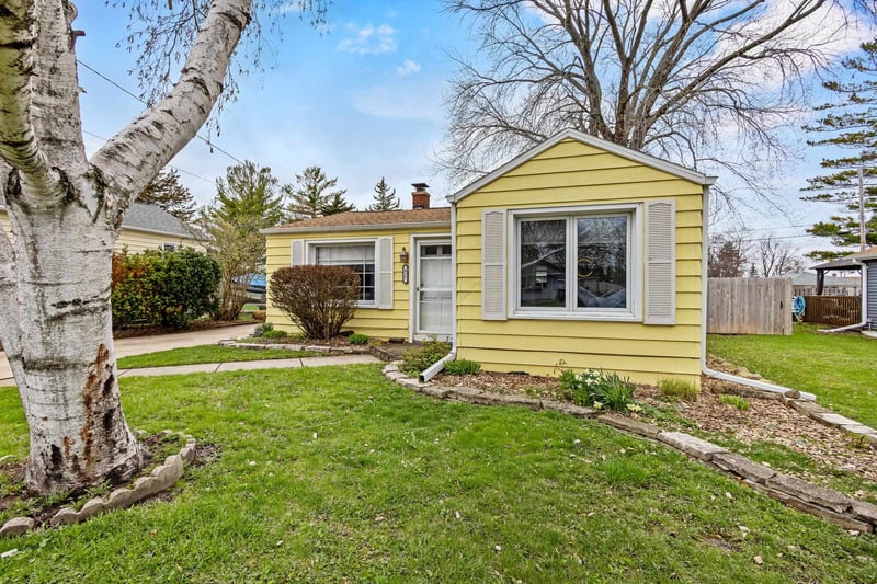 427 Lark St, Oshkosh, WI 54902