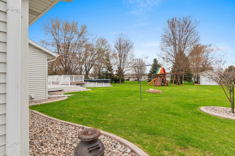 N1224 Bobwhite Dr, Greenville, WI 54942