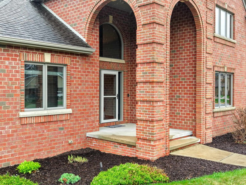 230 Oak Brook Dr, Pulaski, WI 54162