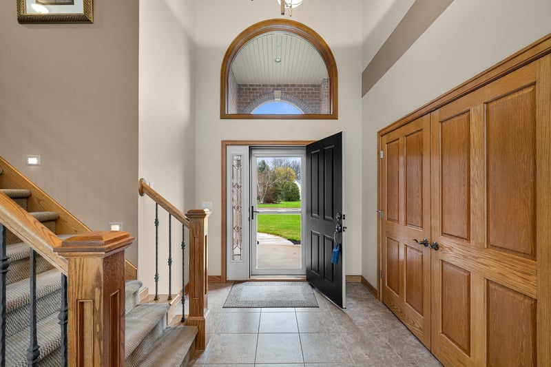 230 Oak Brook Dr, Pulaski, WI 54162