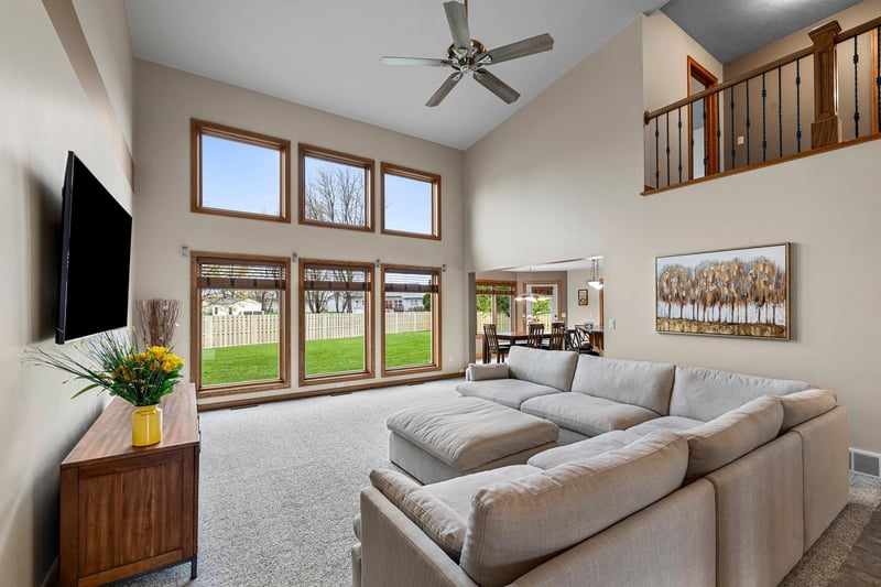 230 Oak Brook Dr, Pulaski, WI 54162