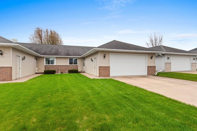 5433 Brookview Dr, Appleton, WI 54913-5444