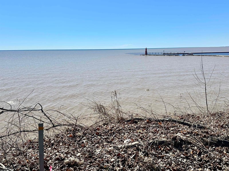 216 Lakeview Dr, Algoma, WI 54201