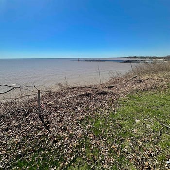 216 Lakeview Dr, Algoma, WI 54201