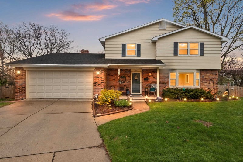 525 Briar Ln, Green Bay, WI 54301
