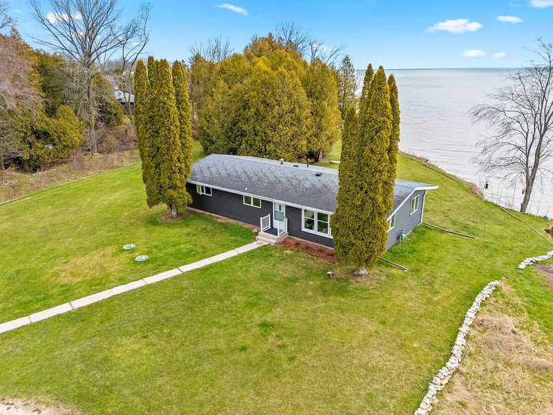 N6474 Hwy 42 , Algoma, WI 54201