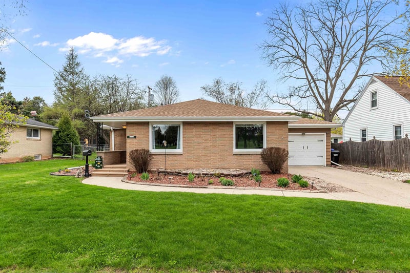 1911 Carpenter St, Appleton, WI 54915