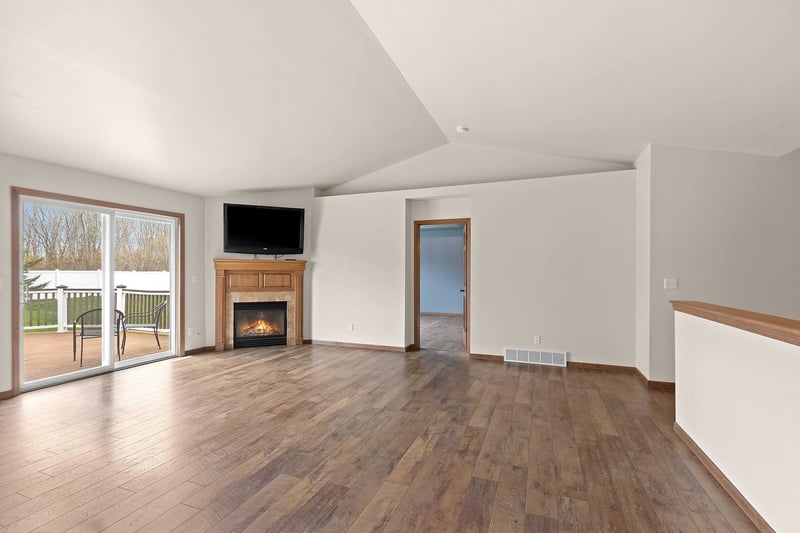 4814 Isabella Cir, Hobart, WI 54155-9250