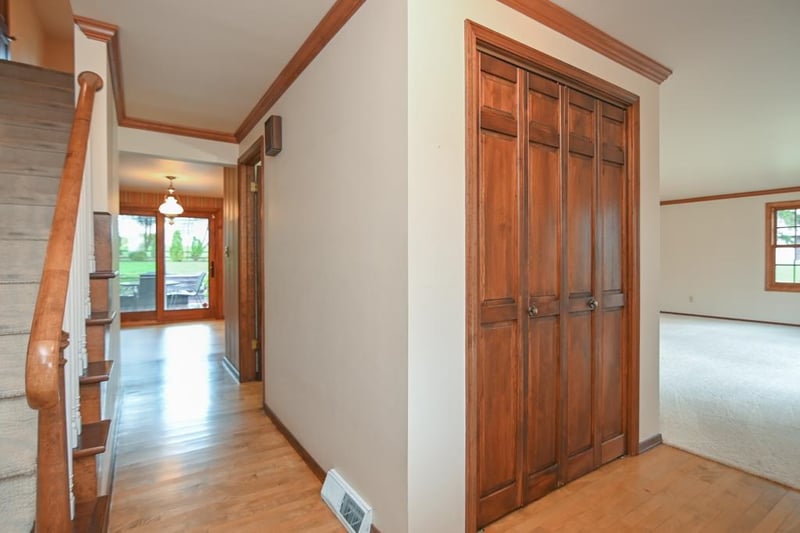 3095 Pine Ridge Ct, Green Bay, WI 54311-5945
