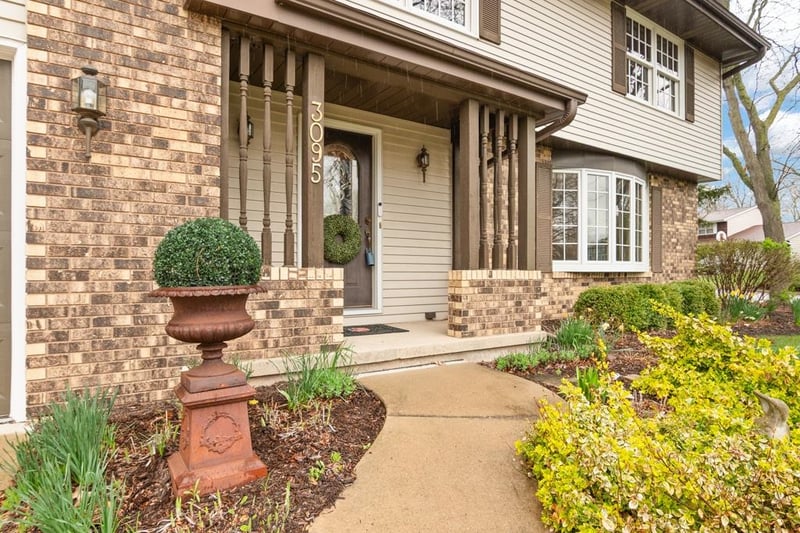 3095 Pine Ridge Ct, Green Bay, WI 54311-5945