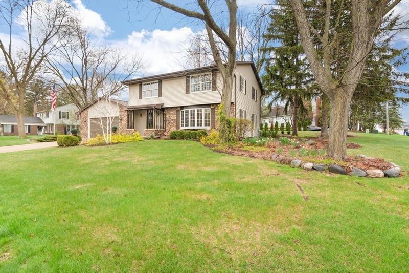 3095 Pine Ridge Ct, Green Bay, WI 54311-5945