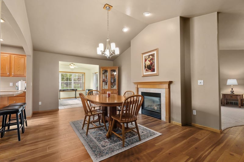 2375 Smoke Tree Rd, Neenah, WI 54956