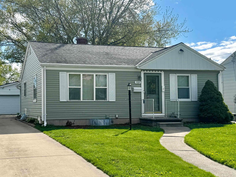 959 Waverly Pl, Green Bay, WI 54304-9999