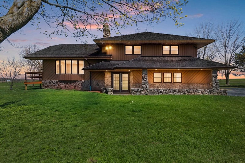 6165 Marys Rd, Luxemburg, WI 54217-9101