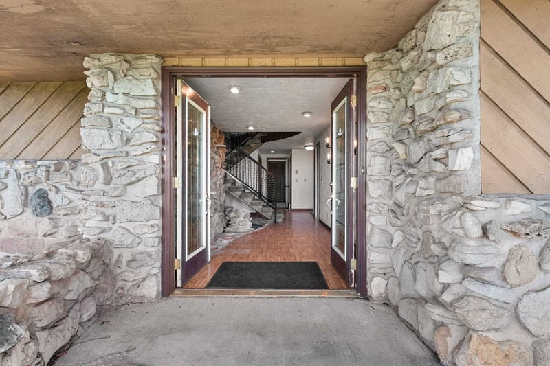 6165 Marys Rd, Luxemburg, WI 54217-9101