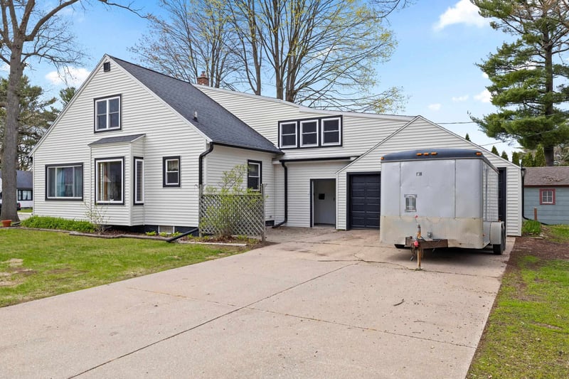 1046 Lutz St, Shawano, WI 54166