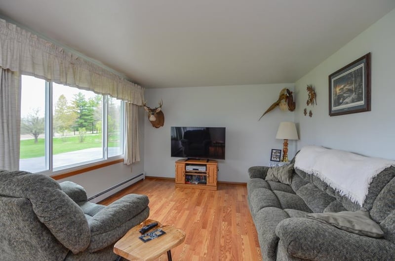 N3902 Market Rd, Hortonville, WI 54944-9730