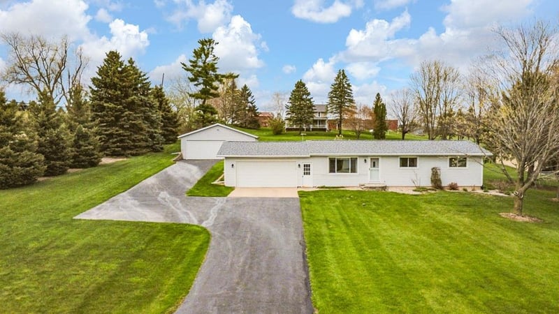N3902 Market Rd, Hortonville, WI 54944-9730