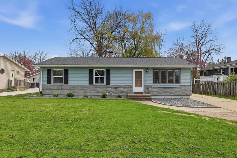 417 3rd St, Winneconne, WI 54986