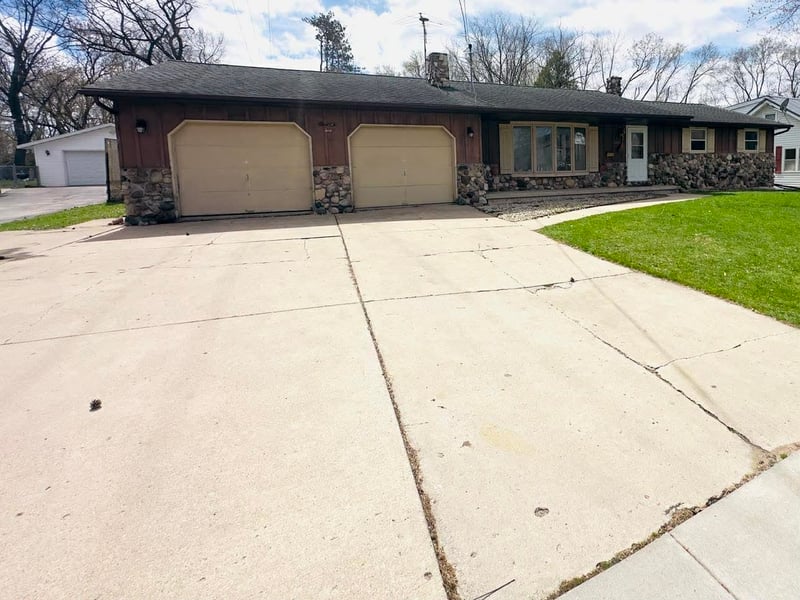 1760 Oakdale Ave, Green Bay, WI 54302