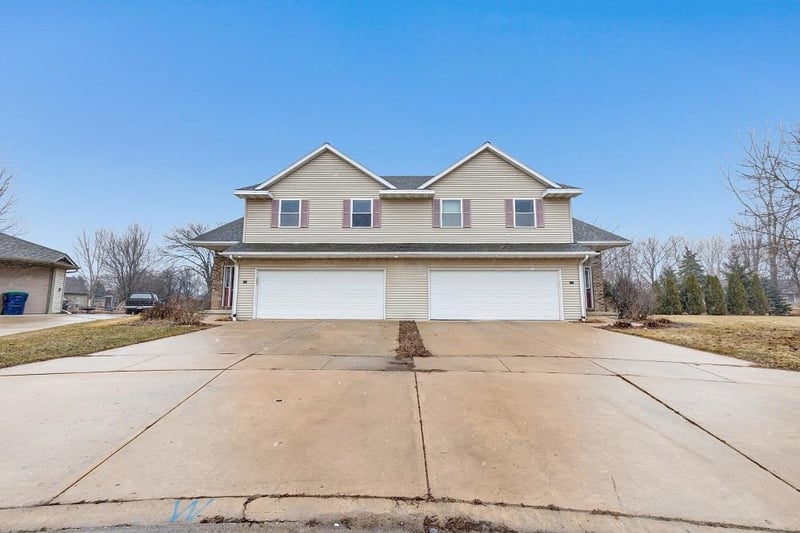 713 Edge Point Ct #1, De Pere, WI 54115
