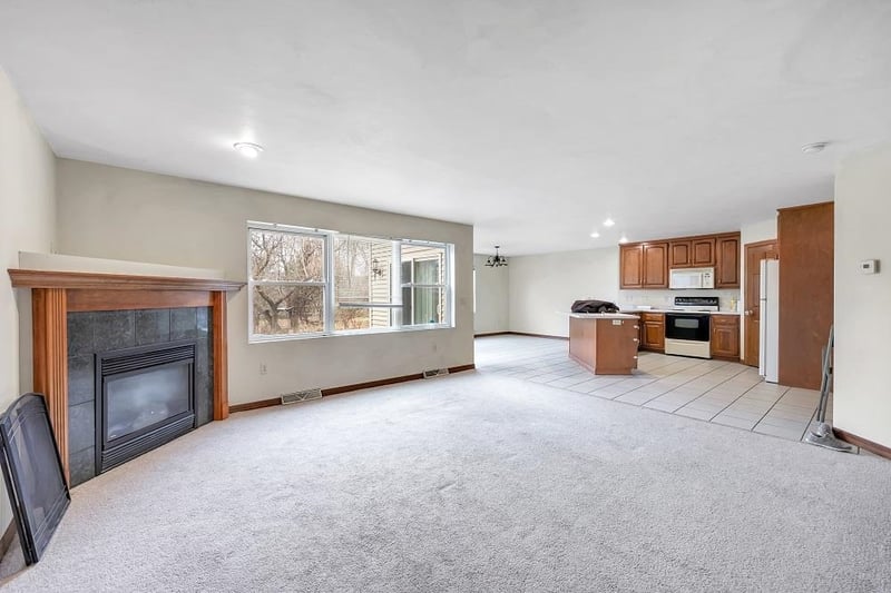 713 Edge Point Ct, De Pere, WI 54115
