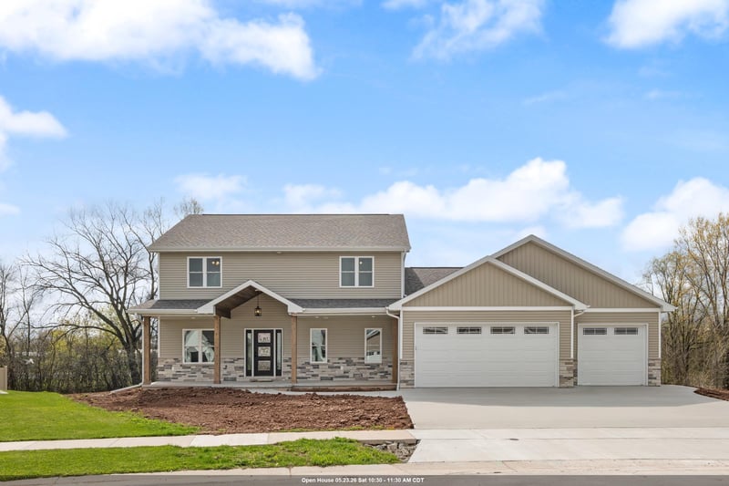 N8744 Connor Cir, Menasha, WI 54952-2387