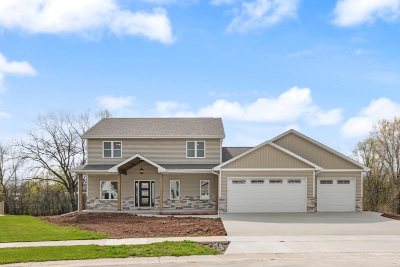 N8744 Connor Cir, Menasha, WI 54952-2387