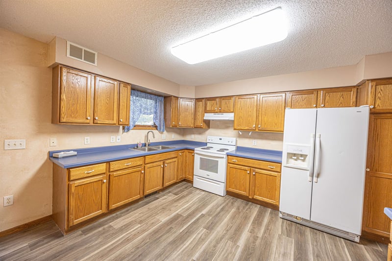 214 Mirro Dr, Gillett, WI 54124