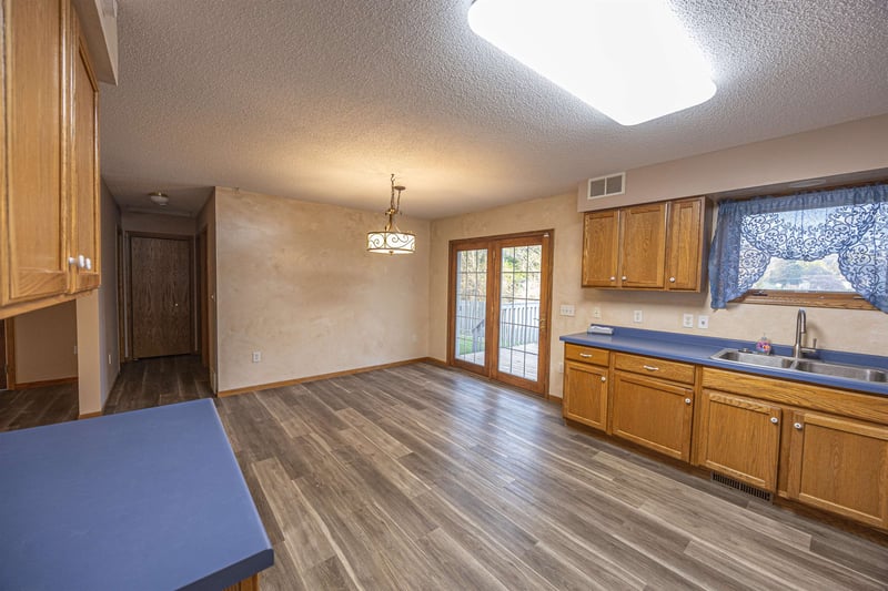 214 Mirro Dr, Gillett, WI 54124