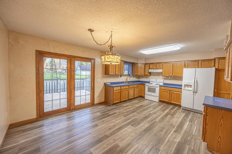 214 Mirro Dr, Gillett, WI 54124
