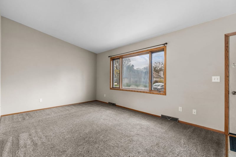 1709 Lake Breeze Rd, Oshkosh, WI 54904