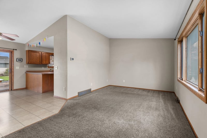 1709 Lake Breeze Rd, Oshkosh, WI 54904