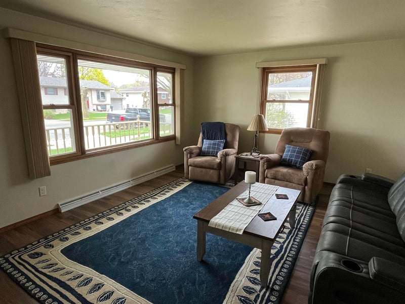 512 Jeffery St, Combined Locks, WI 54113-1304