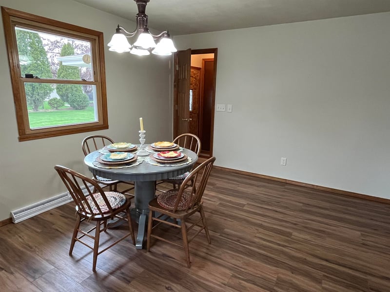 512 Jeffery St, Combined Locks, WI 54113-1304