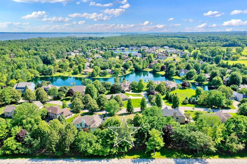 Huntington Way St #6, Suamico, WI 54173