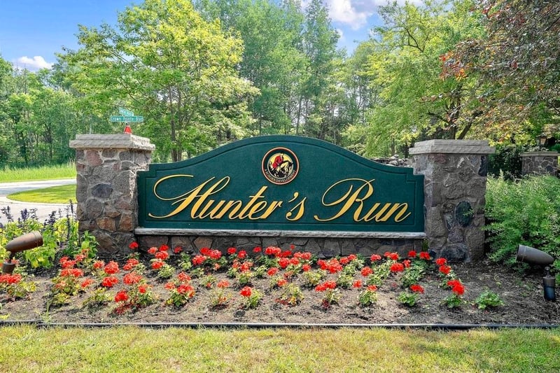 Huntington Way St #6, Suamico, WI 54173