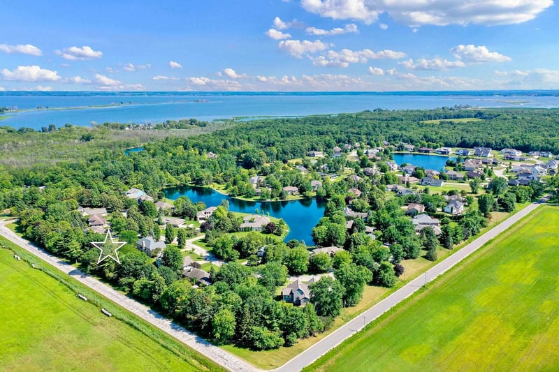 Huntington Way St #6, Suamico, WI 54173