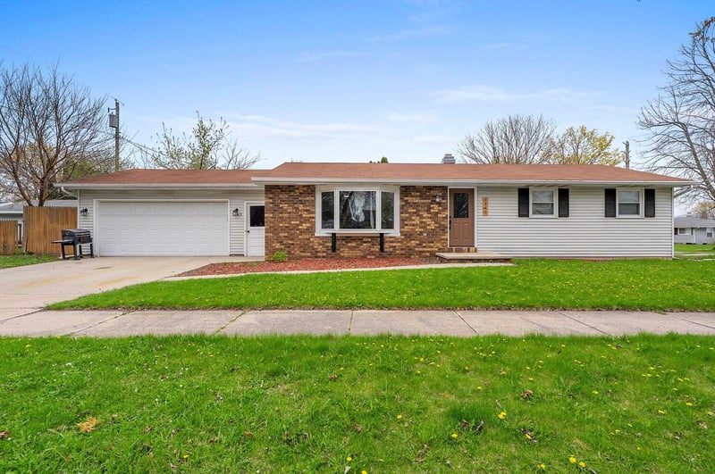 1540 Plaza Dr, Appleton, WI 54915