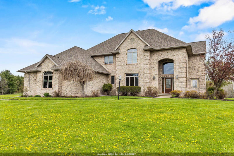 W7828 Hillview Rd, Hortonville, WI 54944