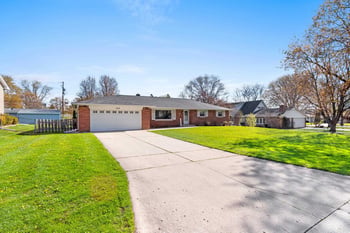 914 Rasmussen Pl, Green Bay, WI 54304-4437