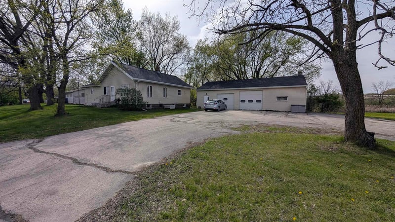 1251 Maloney Rd, Kaukauna, WI 54130-4113