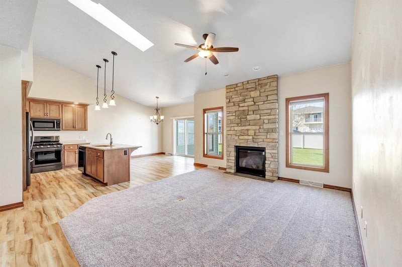 2206 Blue Stem Ln, De Pere, WI 54115
