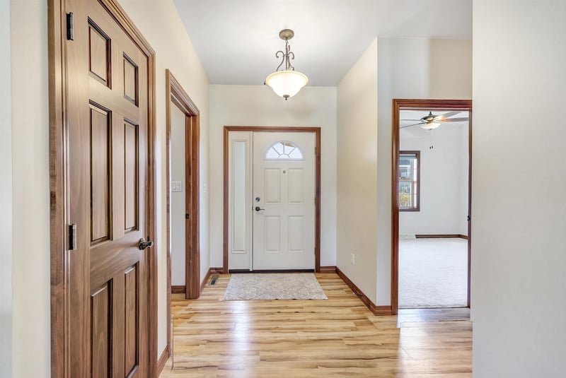 2206 Blue Stem Ln, De Pere, WI 54115