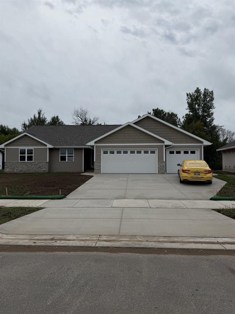 1731 Betty Jean Ln, Green Bay, WI 54313-0000