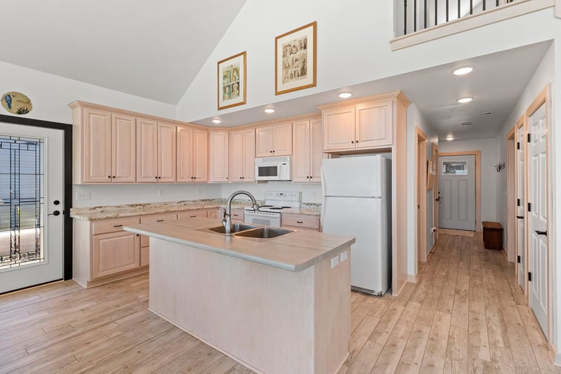 4381 Anapaula Ln, Green Bay, WI 54311-9743