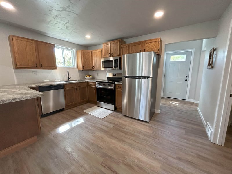 119 13th St, Kaukauna, WI 54130