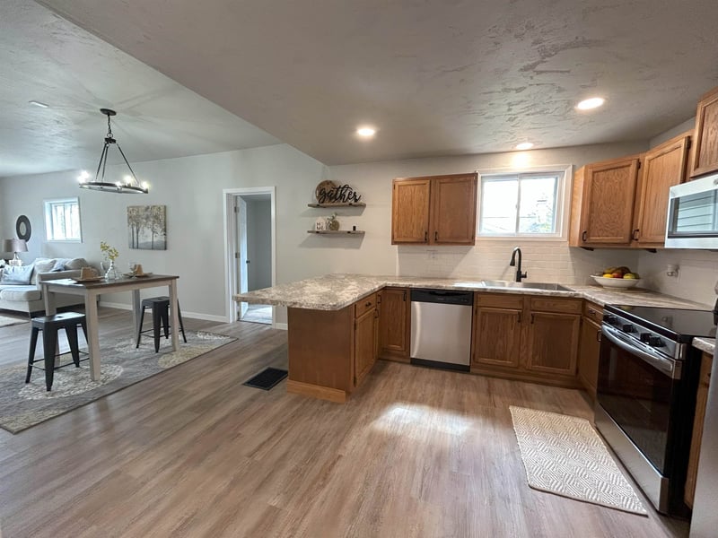 119 13th St, Kaukauna, WI 54130