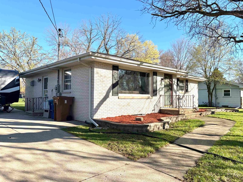 916 London St, Menasha, WI 54952-1933
